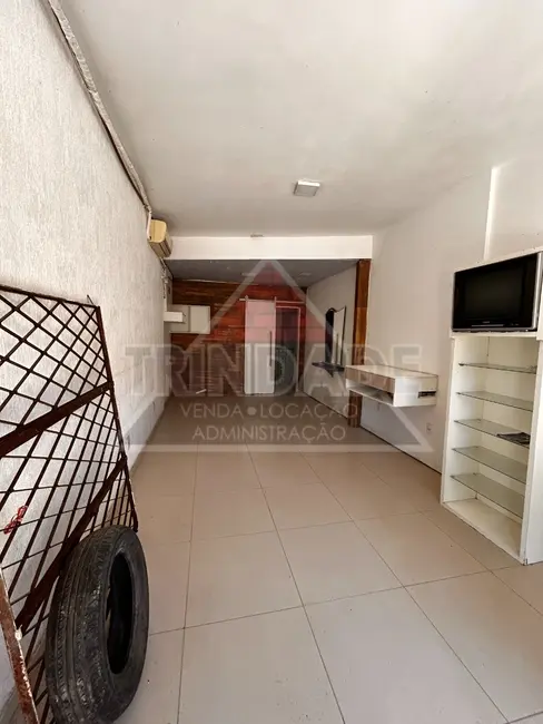 Sala Comercial para alugar, 30m2 em Guaratiba, Rio De Janeiro - RJ - imagem 2 Foto 2 de Sala Comercial para alugar, 30m2 em Guaratiba, Rio De Janeiro - RJ