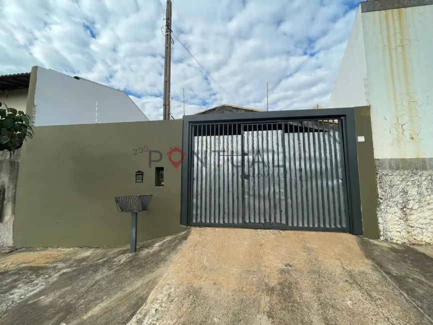 Casa com 2 quartos para alugar, 100m2 em Jardim Acapulco, Marilia - SP - imagem 1 Foto 1 de Casa com 2 quartos para alugar, 100m2 em Jardim Acapulco, Marilia - SP