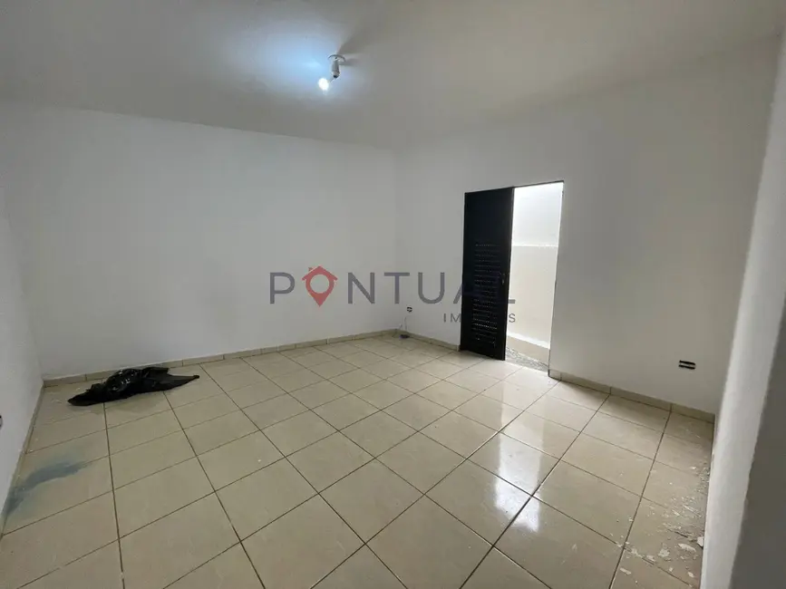 Casa com 2 quartos para alugar, 100m2 em Jardim Acapulco, Marilia - SP - imagem 2 Foto 2 de Casa com 2 quartos para alugar, 100m2 em Jardim Acapulco, Marilia - SP