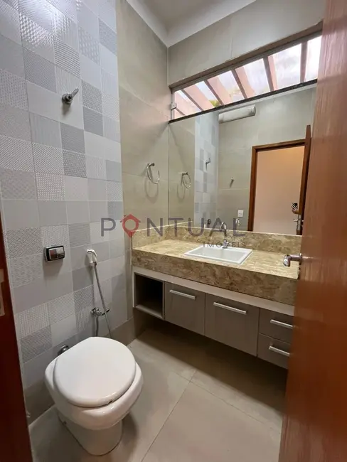 Casa com 3 quartos para alugar, 120m2 em Jardim Esplanada, Marilia - SP - imagem 7 Foto 7 de Casa com 3 quartos para alugar, 120m2 em Jardim Esplanada, Marilia - SP