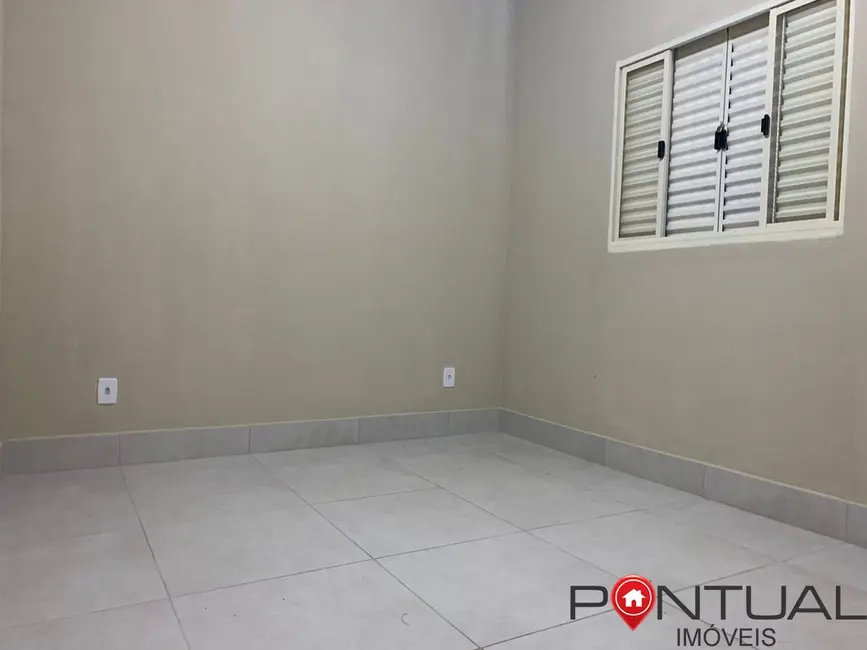 Casa com 2 quartos para alugar em Armando Mascaro, Marilia - SP - imagem 9 Foto 9 de Casa com 2 quartos para alugar em Armando Mascaro, Marilia - SP