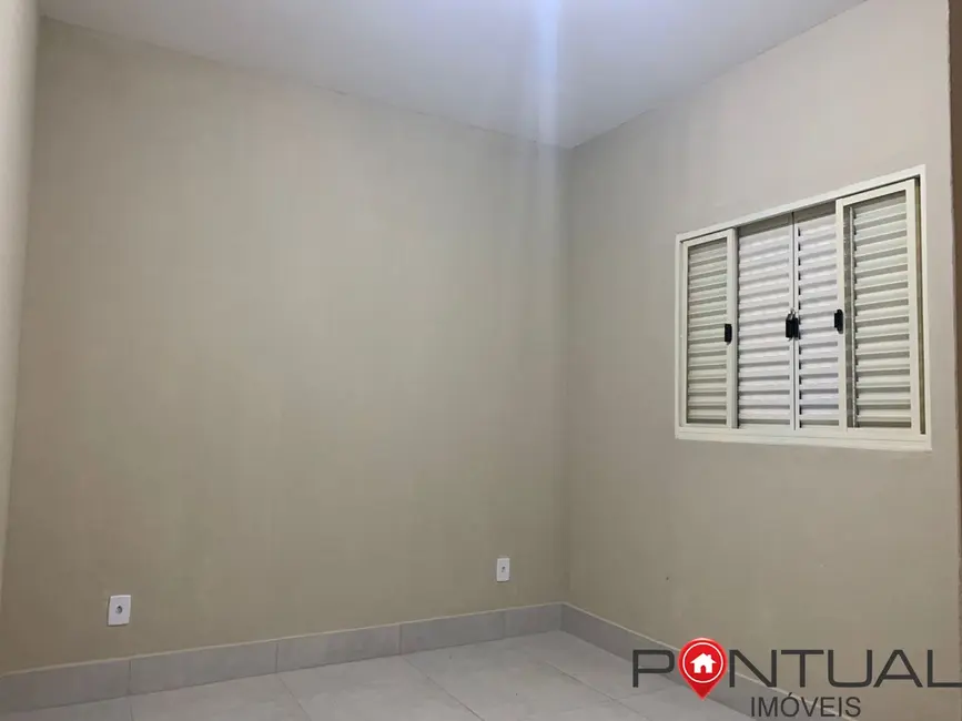 Casa com 2 quartos para alugar em Armando Mascaro, Marilia - SP - imagem 3 Foto 3 de Casa com 2 quartos para alugar em Armando Mascaro, Marilia - SP