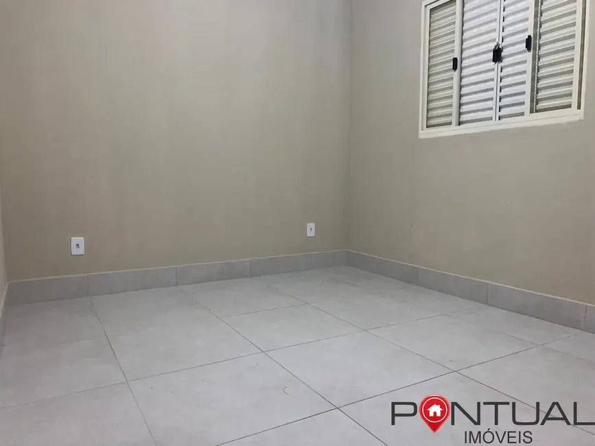 Casa com 2 quartos para alugar em Armando Mascaro, Marilia - SP - imagem 6 Foto 6 de Casa com 2 quartos para alugar em Armando Mascaro, Marilia - SP