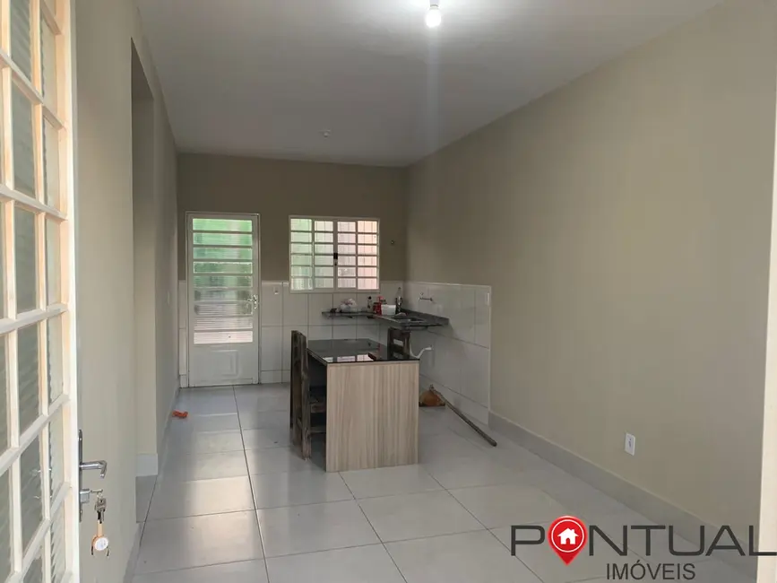 Casa com 2 quartos para alugar em Armando Mascaro, Marilia - SP - imagem 4 Foto 4 de Casa com 2 quartos para alugar em Armando Mascaro, Marilia - SP