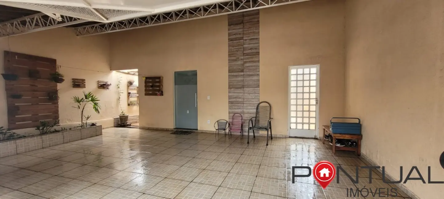 Foto 2 de Casa com 3 quartos à venda, 126m2 em Conjunto Residencial Alcir Raineri, Marilia - SP