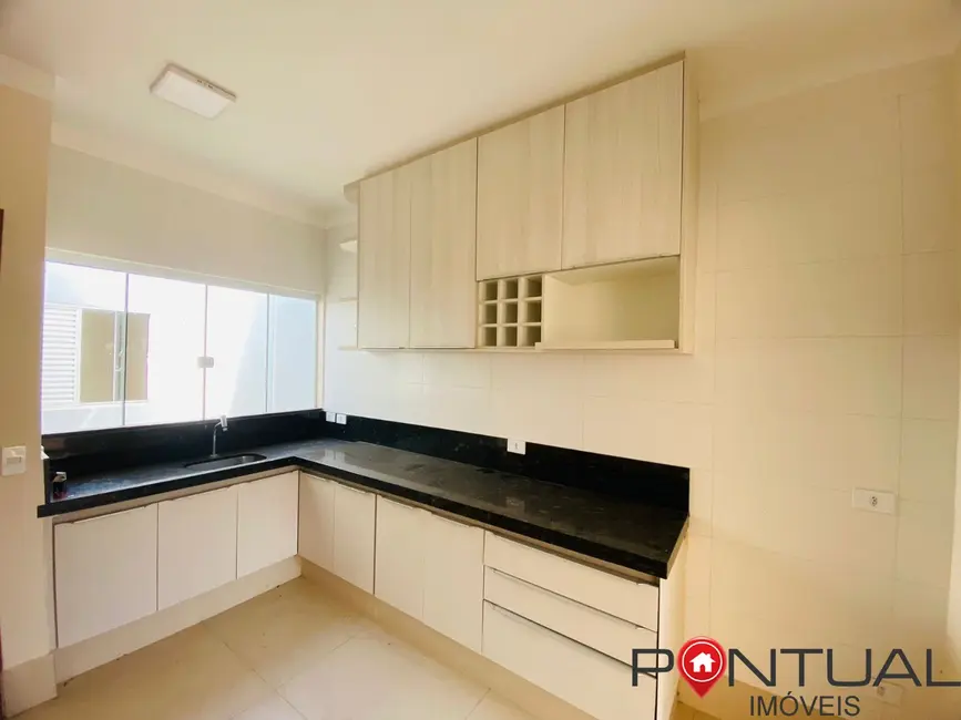 Casa com 3 quartos para alugar, 90m2 em Jardim Itaipu, Marilia - SP - imagem 4 Foto 4 de Casa com 3 quartos para alugar, 90m2 em Jardim Itaipu, Marilia - SP