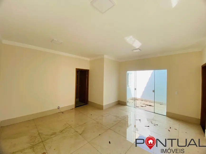Casa com 3 quartos para alugar, 90m2 em Jardim Itaipu, Marilia - SP - imagem 3 Foto 3 de Casa com 3 quartos para alugar, 90m2 em Jardim Itaipu, Marilia - SP