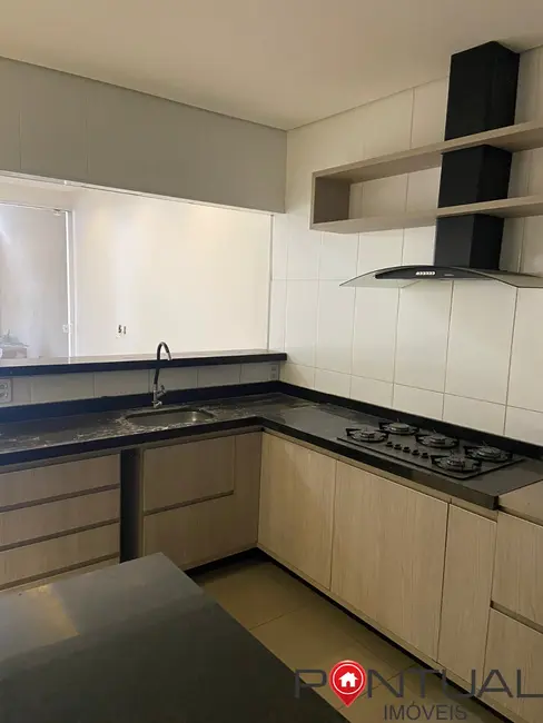 Casa com 3 quartos para alugar, 190m2 em Jardim América, Marilia - SP - imagem 7 Foto 7 de Casa com 3 quartos para alugar, 190m2 em Jardim América, Marilia - SP