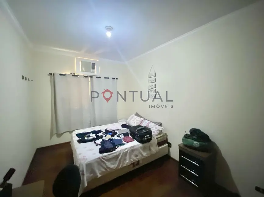Casa com 3 quartos para alugar, 220m2 em Jardim Acapulco, Marilia - SP - imagem 9 Foto 9 de Casa com 3 quartos para alugar, 220m2 em Jardim Acapulco, Marilia - SP