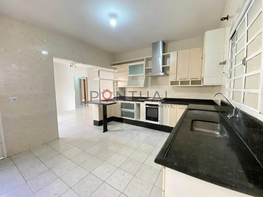 Foto 8 de Casa com 3 quartos à venda, 200m2 em Núcleo Habitacional Costa e Silva, Marilia - SP