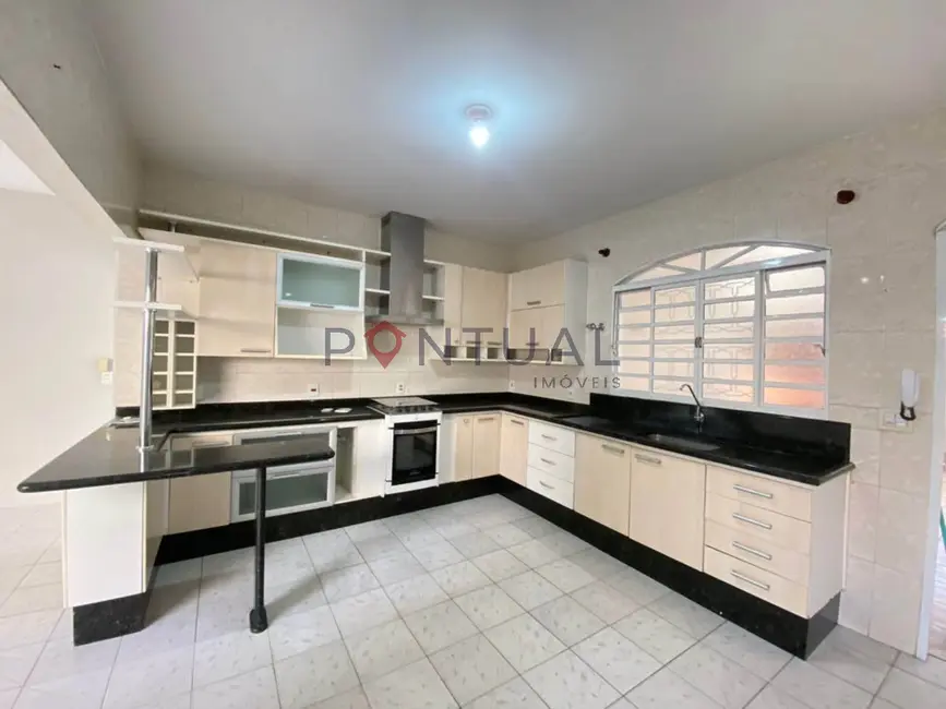 Foto 6 de Casa com 3 quartos à venda, 200m2 em Núcleo Habitacional Costa e Silva, Marilia - SP