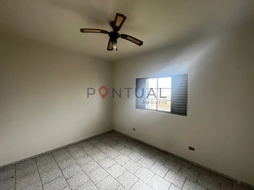 Casa com 2 quartos para alugar, 50m2 em Jardim Cavallari, Marilia - SP - imagem 7 Foto 7 de Casa com 2 quartos para alugar, 50m2 em Jardim Cavallari, Marilia - SP