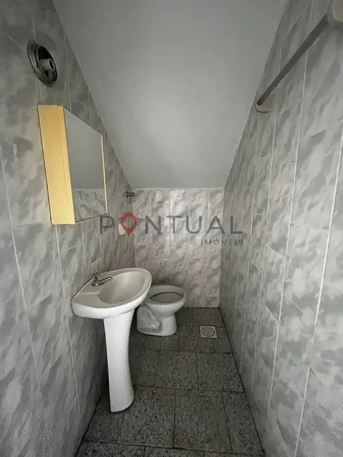 Casa com 2 quartos para alugar, 50m2 em Jardim Cavallari, Marilia - SP - imagem 3 Foto 3 de Casa com 2 quartos para alugar, 50m2 em Jardim Cavallari, Marilia - SP