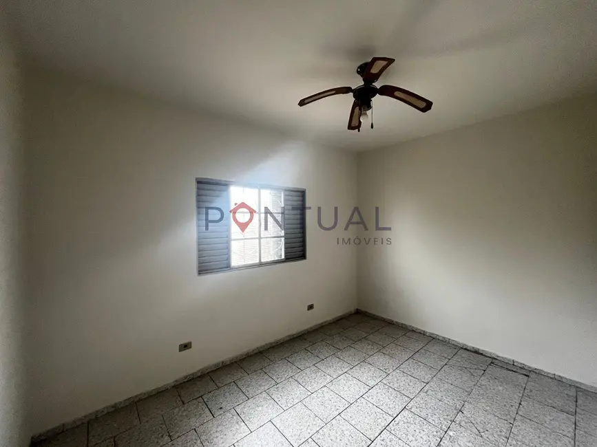 Casa com 2 quartos para alugar, 50m2 em Jardim Cavallari, Marilia - SP - imagem 6 Foto 6 de Casa com 2 quartos para alugar, 50m2 em Jardim Cavallari, Marilia - SP