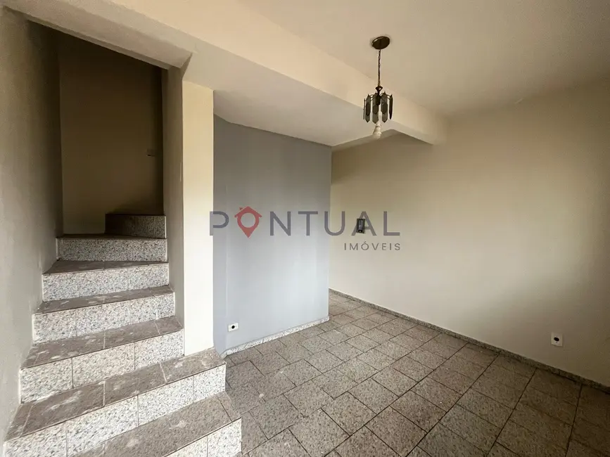 Casa com 2 quartos para alugar, 50m2 em Jardim Cavallari, Marilia - SP - imagem 2 Foto 2 de Casa com 2 quartos para alugar, 50m2 em Jardim Cavallari, Marilia - SP