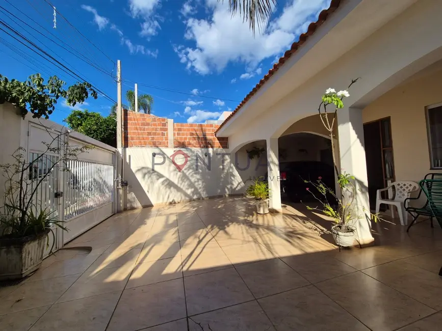 Foto 2 de Casa com 3 quartos para alugar, 105m2 em Alto Cafezal, Marilia - SP
