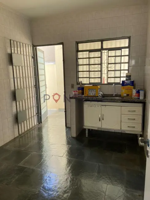 Apartamento com 2 quartos para alugar, 40m2 em Jardim Cavallari, Marilia - SP - imagem 3 Foto 3 de Apartamento com 2 quartos para alugar, 40m2 em Jardim Cavallari, Marilia - SP