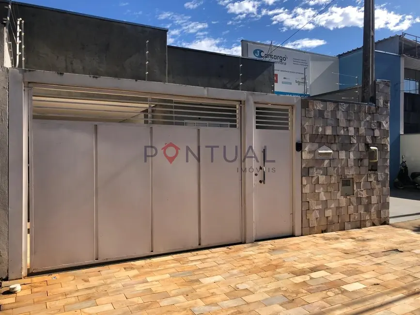 Foto 1 de Casa com 2 quartos para alugar, 105m2 em Jardim Cristo Rei, Marilia - SP
