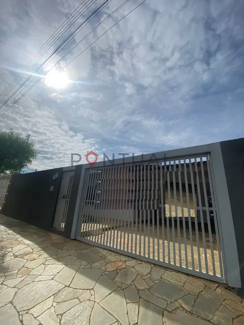 Foto 1 de Casa com 3 quartos para alugar, 170m2 em Fragata, Marilia - SP