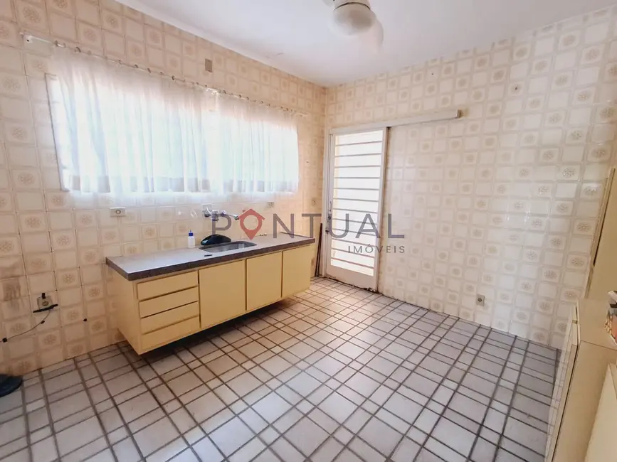 Foto 4 de Casa com 3 quartos para alugar, 150m2 em Jardim Maria Izabel, Marilia - SP