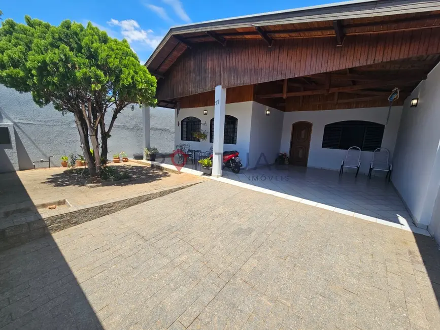 Foto 2 de Casa com 3 quartos à venda, 180m2 em Jardim Alvorada, Marilia - SP