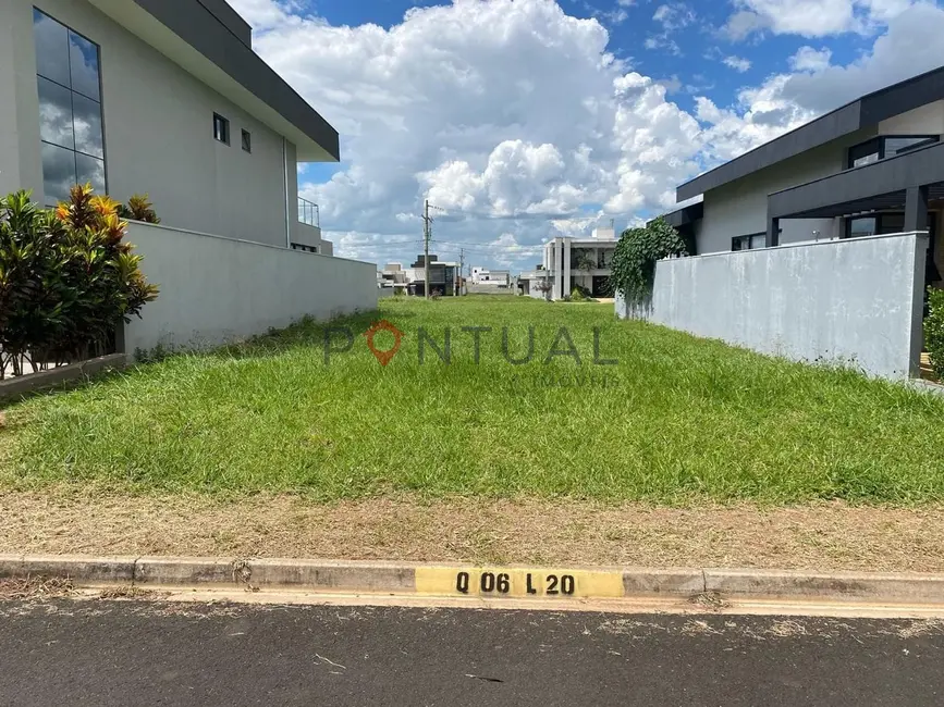Foto 1 de Terreno / Lote à venda, 360m2 em Marilia - SP