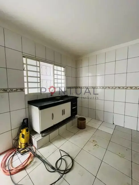 Foto 4 de Casa com 2 quartos para alugar, 120m2 em Conjunto Residencial Alcir Raineri, Marilia - SP