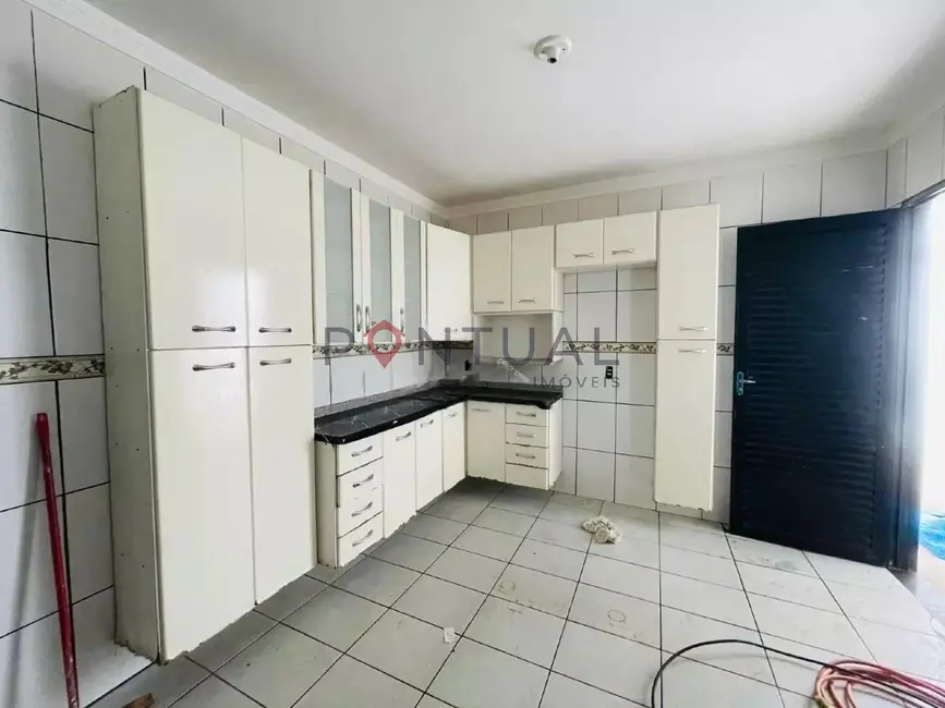 Foto 3 de Casa com 2 quartos para alugar, 120m2 em Conjunto Residencial Alcir Raineri, Marilia - SP