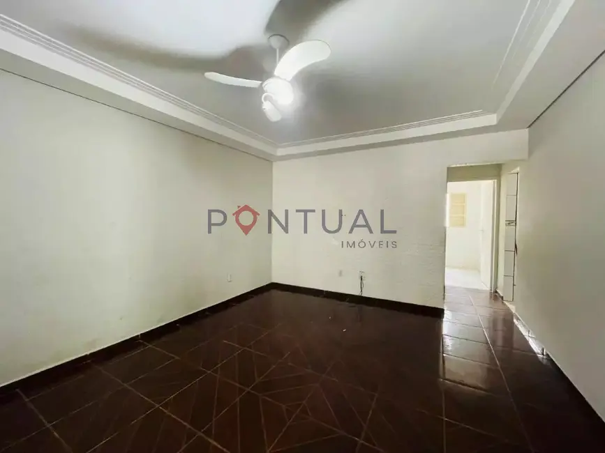 Foto 5 de Casa com 2 quartos para alugar, 120m2 em Conjunto Residencial Alcir Raineri, Marilia - SP