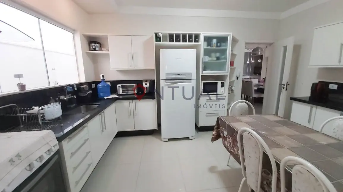 Foto 5 de Casa de Condomínio com 3 quartos para alugar, 300m2 em Jardim Alvorada, Marilia - SP