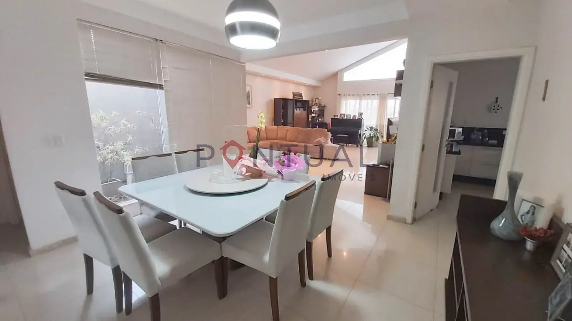 Foto 3 de Casa de Condomínio com 3 quartos para alugar, 300m2 em Jardim Alvorada, Marilia - SP