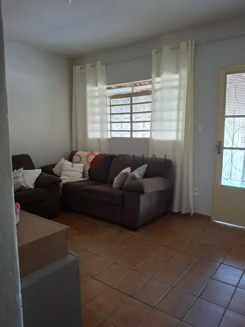 Foto 3 de Casa com 3 quartos à venda, 140m2 em Núcleo Habitacional Costa e Silva, Marilia - SP