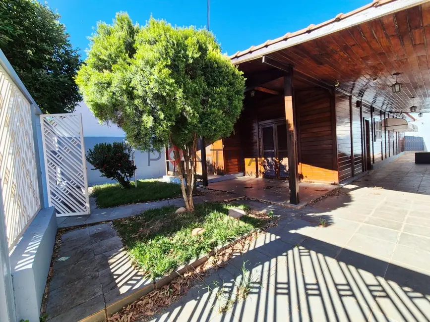 Foto 2 de Casa com 4 quartos para alugar, 146m2 em Jardim Itaipu, Marilia - SP