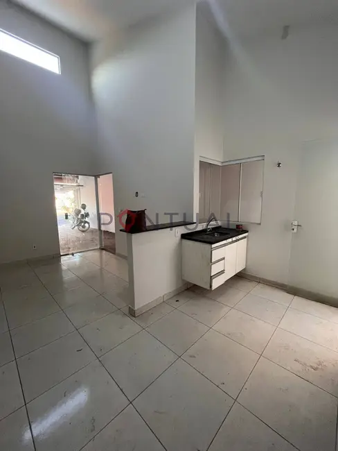 Casa com 2 quartos para alugar, 90m2 em Jardim Polyana, Marilia - SP - imagem 3 Foto 3 de Casa com 2 quartos para alugar, 90m2 em Jardim Polyana, Marilia - SP