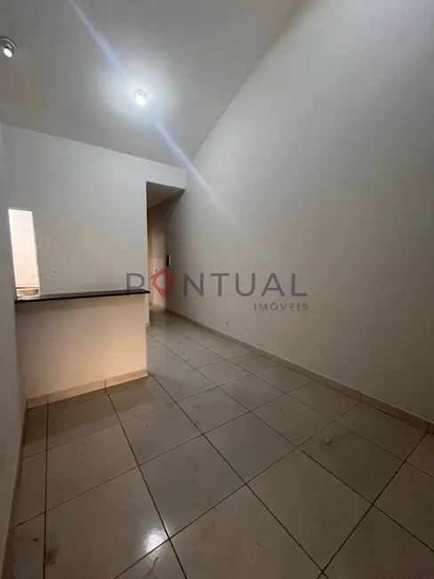 Casa com 2 quartos para alugar, 90m2 em Jardim Polyana, Marilia - SP - imagem 4 Foto 4 de Casa com 2 quartos para alugar, 90m2 em Jardim Polyana, Marilia - SP