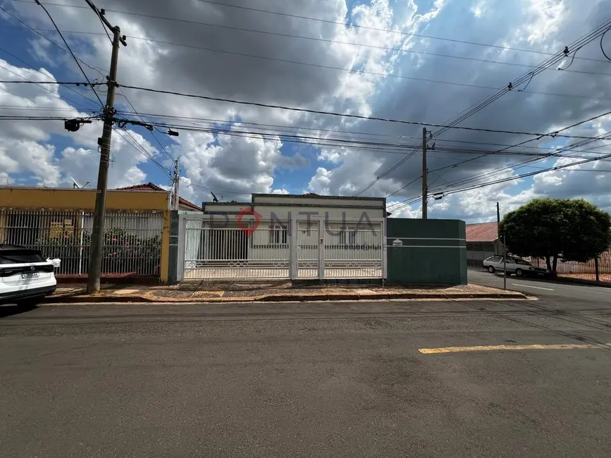 Foto 1 de Casa com 3 quartos à venda e para alugar, 140m2 em Bassan, Marilia - SP