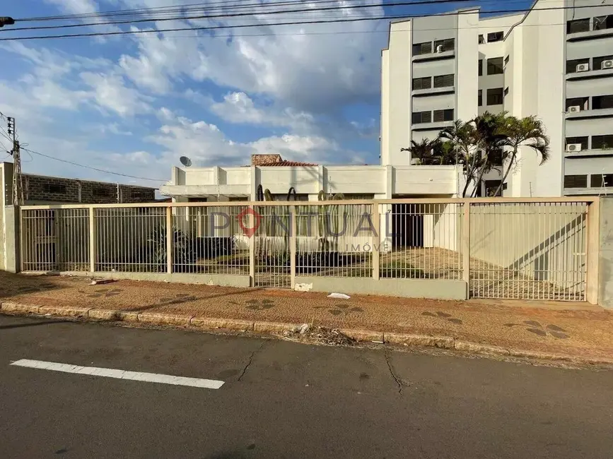 Foto 1 de Casa com 3 quartos para alugar, 551m2 em Montolar, Marilia - SP