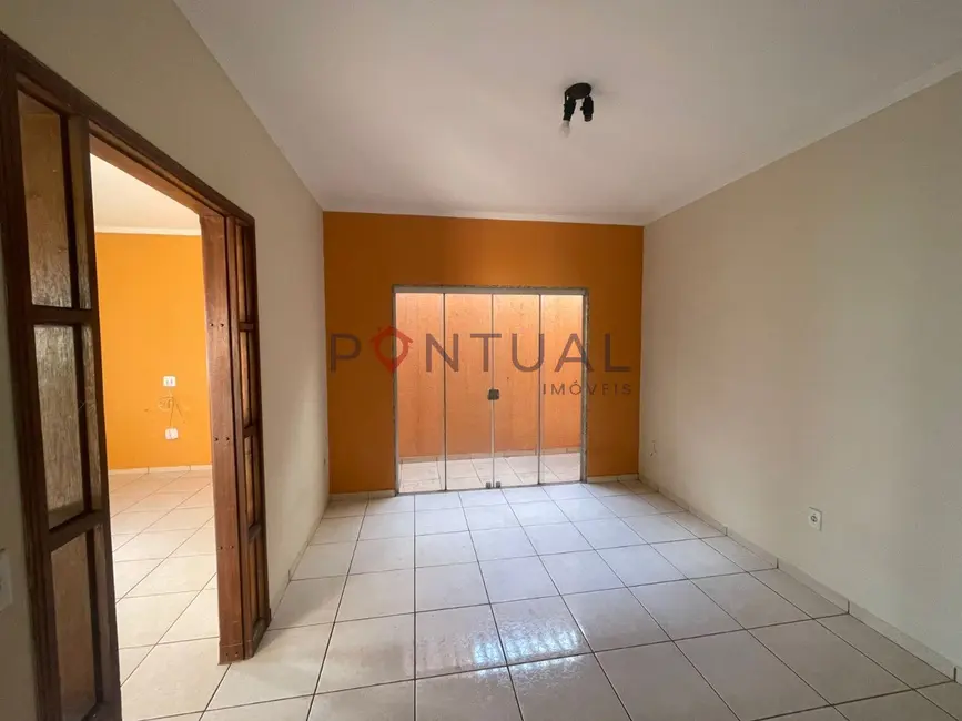Casa com 4 quartos para alugar, 115m2 em Jardim Esplanada, Marilia - SP - imagem 3 Foto 3 de Casa com 4 quartos para alugar, 115m2 em Jardim Esplanada, Marilia - SP