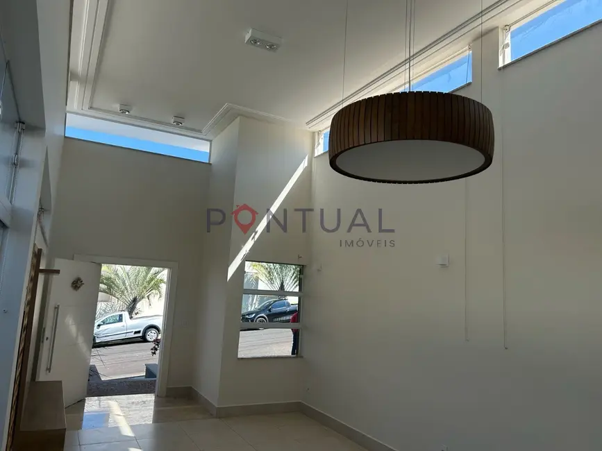 Foto 3 de Casa de Condomínio com 3 quartos para alugar, 230m2 em Jardim Colibri, Marilia - SP