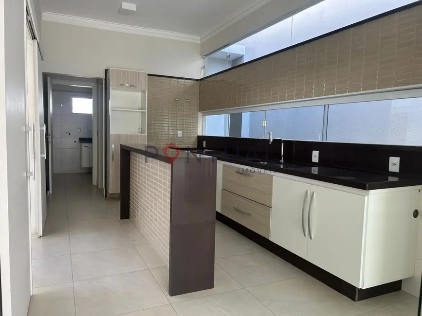 Foto 9 de Casa de Condomínio com 3 quartos para alugar, 230m2 em Jardim Colibri, Marilia - SP