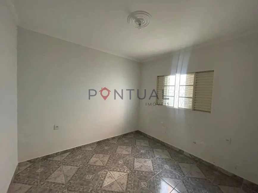Casa com 2 quartos para alugar em Jardim Edisom da Silva Lima, Marilia - SP - imagem 4 Foto 4 de Casa com 2 quartos para alugar em Jardim Edisom da Silva Lima, Marilia - SP