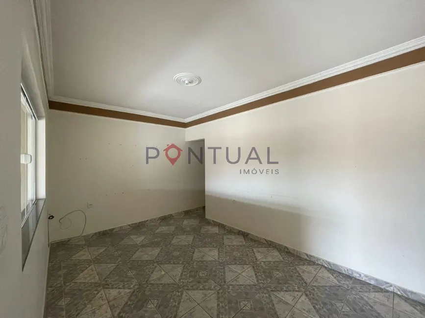 Casa com 2 quartos para alugar em Jardim Edisom da Silva Lima, Marilia - SP - imagem 3 Foto 3 de Casa com 2 quartos para alugar em Jardim Edisom da Silva Lima, Marilia - SP