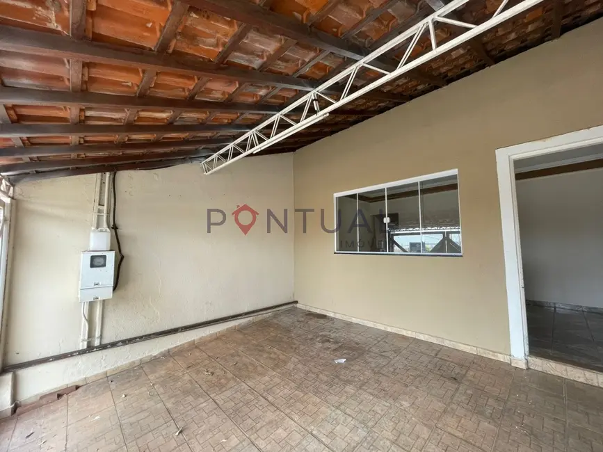 Casa com 2 quartos para alugar em Jardim Edisom da Silva Lima, Marilia - SP - imagem 2 Foto 2 de Casa com 2 quartos para alugar em Jardim Edisom da Silva Lima, Marilia - SP