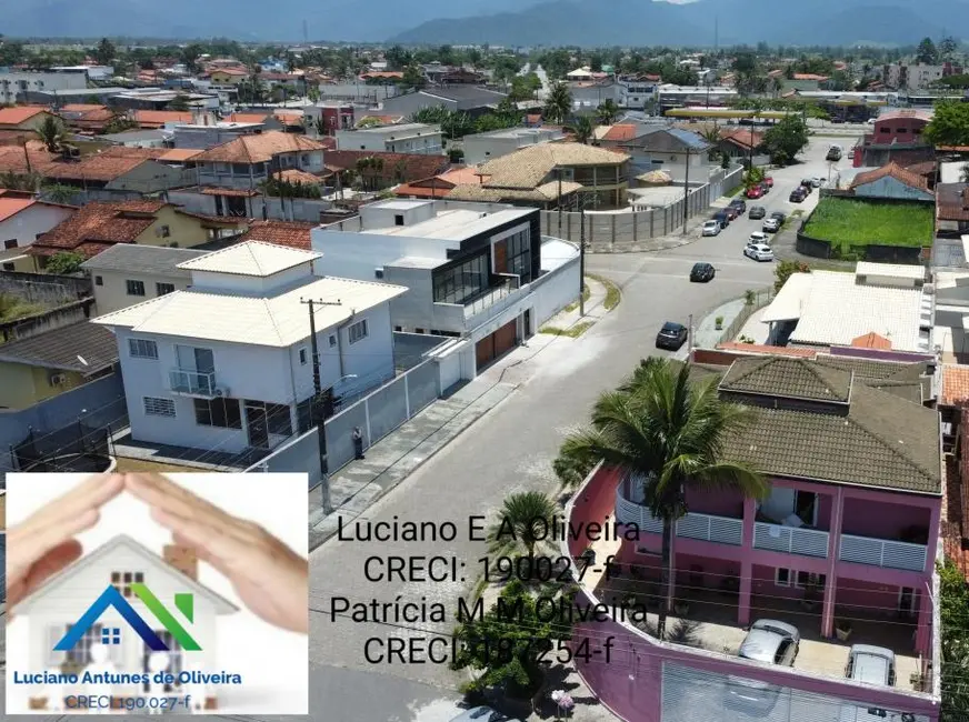 Foto 3 de Casa com 5 quartos à venda, 390m2 em Jardim Britânia, Caraguatatuba - SP