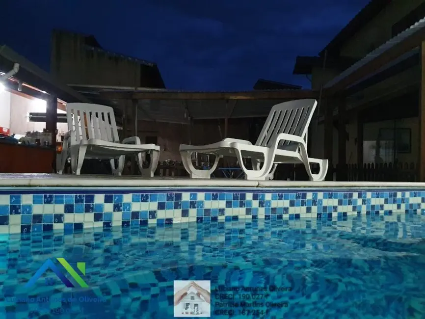 Foto 4 de Sobrado com 5 quartos à venda, 240m2 em Jardim Britânia, Caraguatatuba - SP