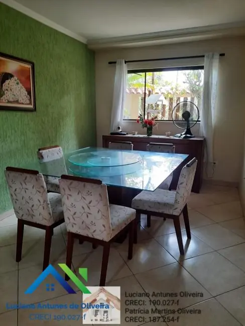 Foto 7 de Sobrado com 5 quartos à venda, 240m2 em Jardim Britânia, Caraguatatuba - SP