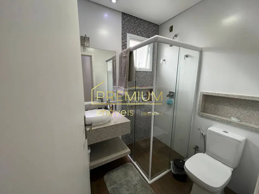 Casa com 3 quartos à venda, 505m2 em Medeiros, Jundiai - SP - imagem 4 Foto 4 de Casa com 3 quartos à venda, 505m2 em Medeiros, Jundiai - SP