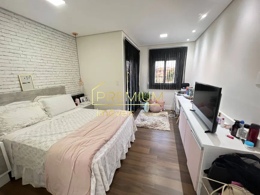 Casa com 3 quartos à venda, 505m2 em Medeiros, Jundiai - SP - imagem 5 Foto 5 de Casa com 3 quartos à venda, 505m2 em Medeiros, Jundiai - SP