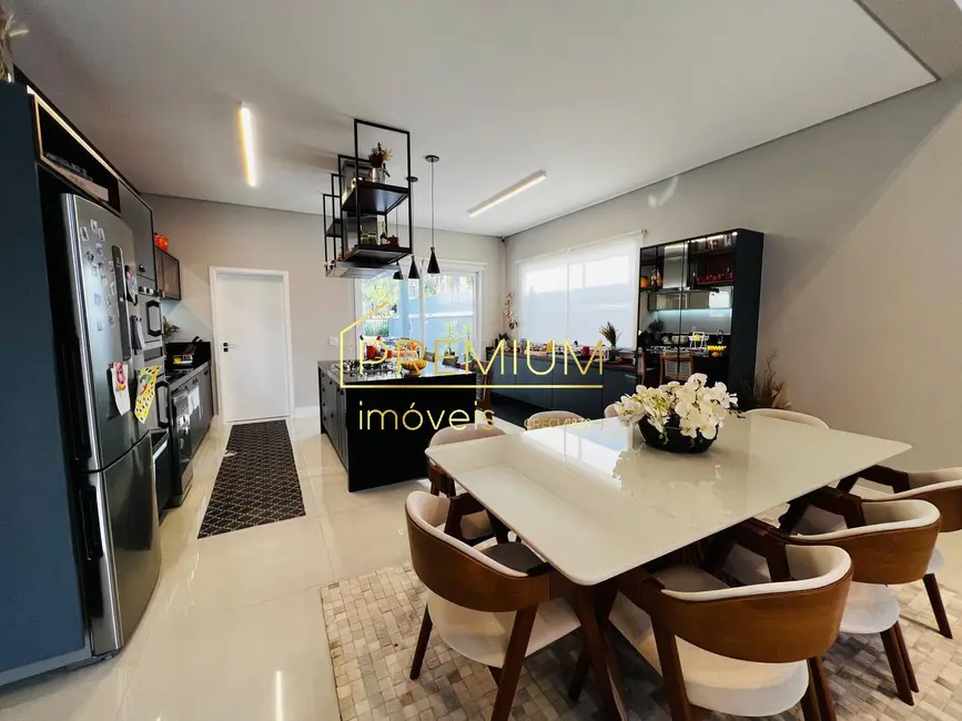 Foto 1 de Casa com 3 quartos à venda, 221m2 em Jundiai - SP