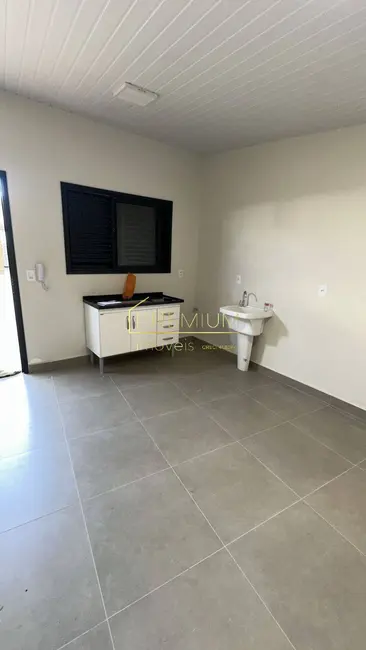 Foto 2 de Kitnet com 2 quartos para alugar, 30m2 em Retiro, Jundiai - SP